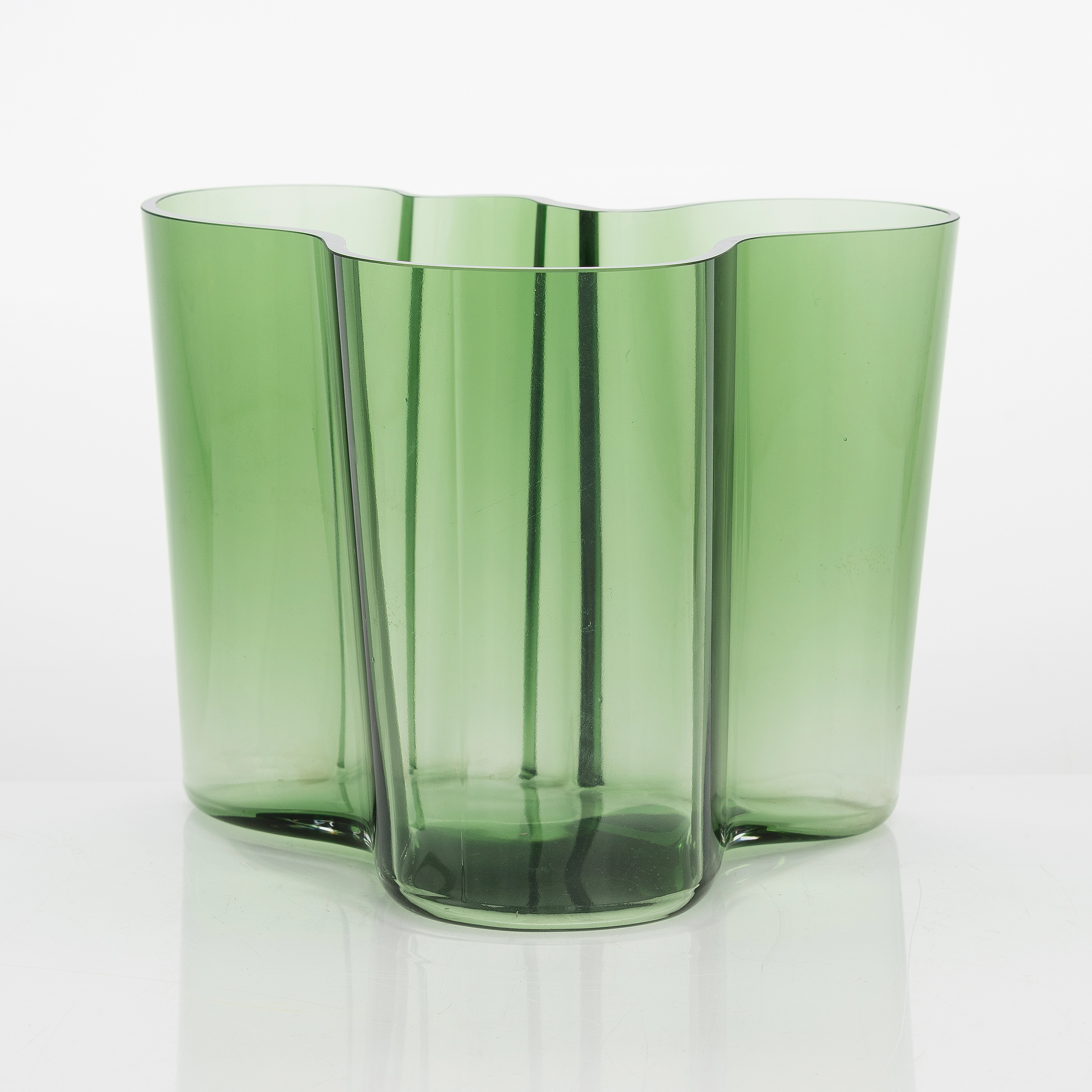 Alvar Aalto, "Savoy Vase", Blown glass, Finland, 1936.