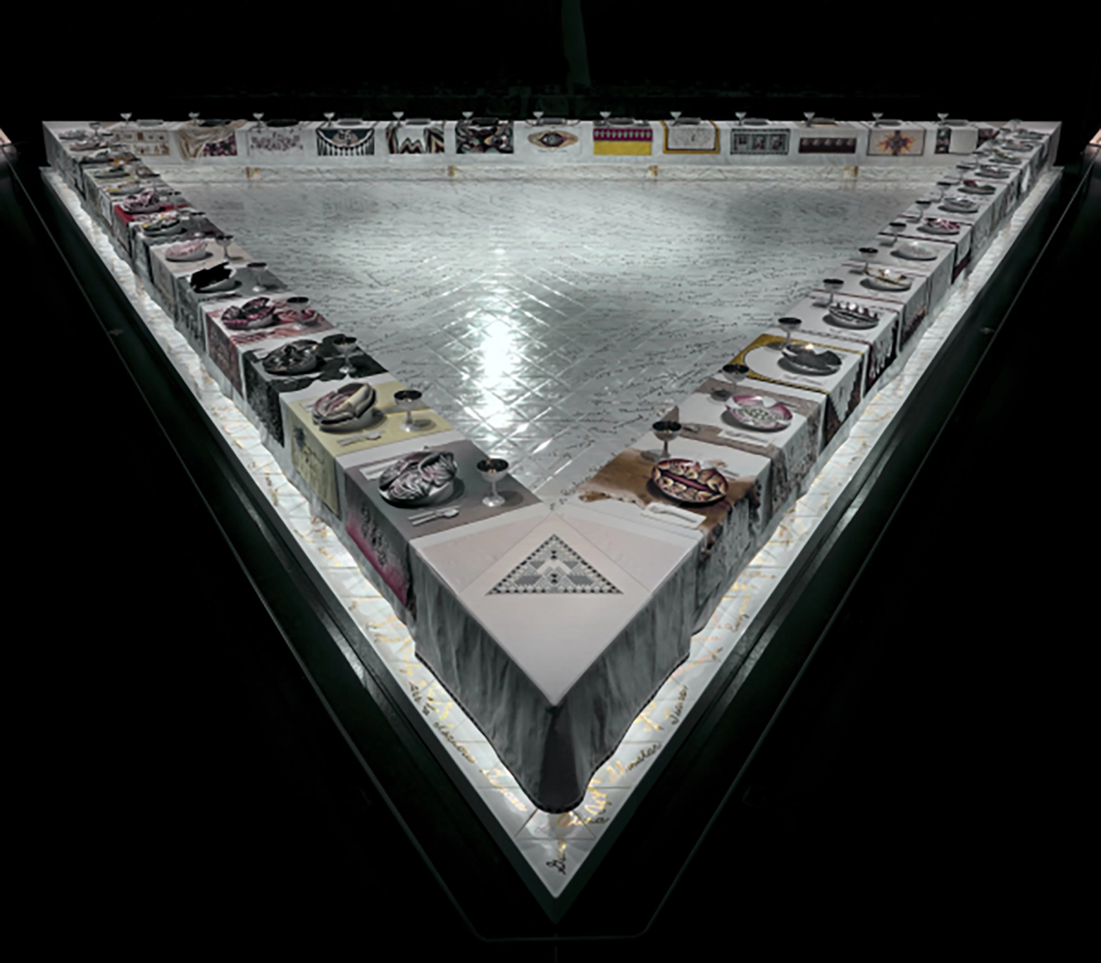 Judy Chicago, "The Dinner Party", Mixed media installation, Brooklyn, 1979.